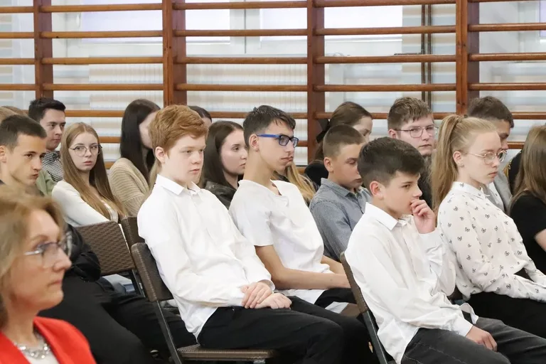Zakończenie szkolnej podróży. Maturzyści ZSCKR w Starym Lubiejewie żegnają szkołę (zdjęcia)