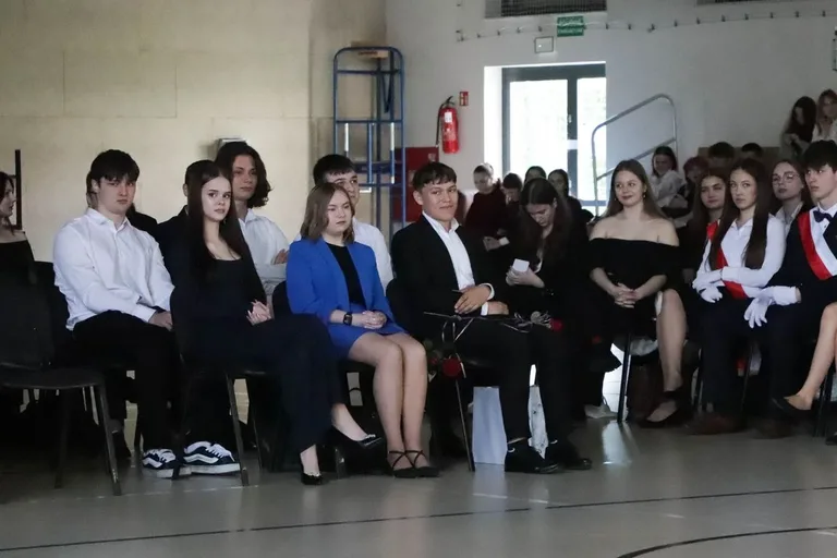Maturzyści "Koperniczka" zakończyli naukę w liceum (zdjęcia)
