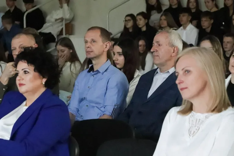 Maturzyści "Koperniczka" zakończyli naukę w liceum (zdjęcia)