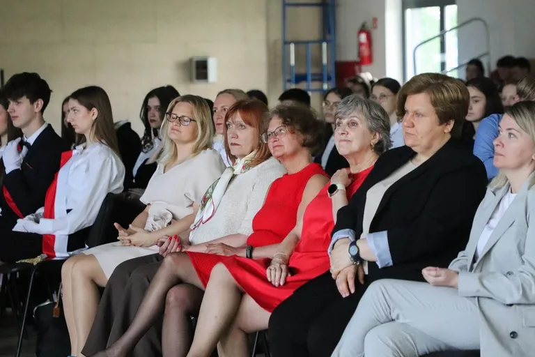 Maturzyści "Koperniczka" zakończyli naukę w liceum (zdjęcia)