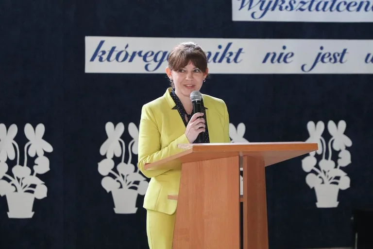 Maturzyści "Koperniczka" zakończyli naukę w liceum (zdjęcia)