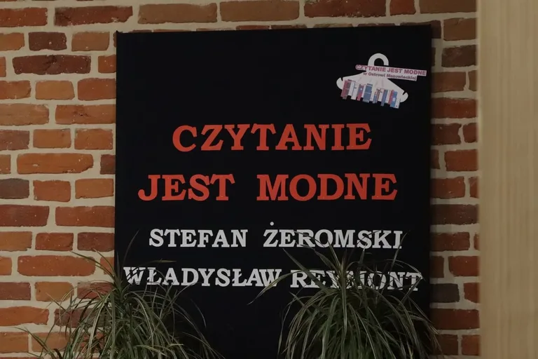"Czytanie jest modne" po raz ósmy w ostrowskiej bibliotece (zdjęcia)