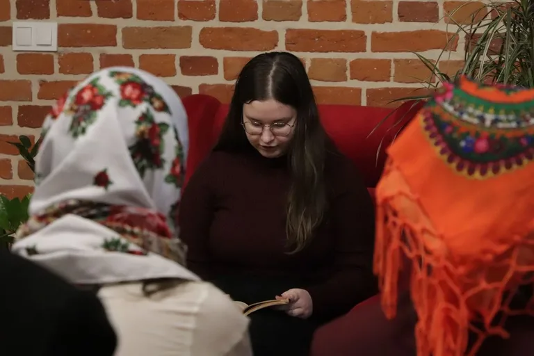 "Czytanie jest modne" po raz ósmy w ostrowskiej bibliotece (zdjęcia)