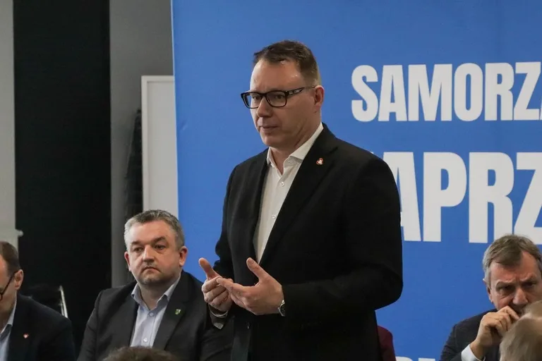Ostrów Mazowiecka na mapie samorządowych debat. Spotkanie w ramach inicjatywy "Samorządy Naprzód" (zdjęcia)