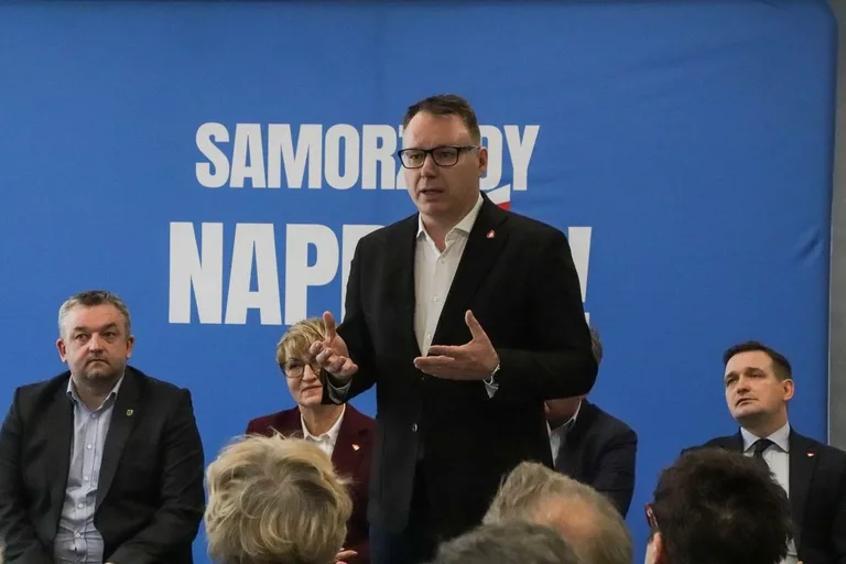 Ostrów Mazowiecka na mapie samorządowych debat. Spotkanie w ramach inicjatywy "Samorządy Naprzód" (zdjęcia)
