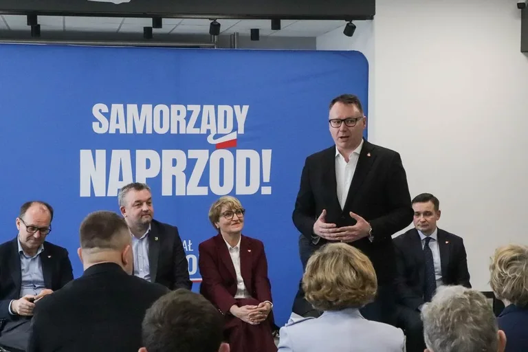 Ostrów Mazowiecka na mapie samorządowych debat. Spotkanie w ramach inicjatywy "Samorządy Naprzód" (zdjęcia)