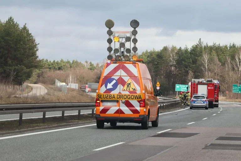 Wypadek na S8. Zderzenie osobówki z ciężarówką! (zdjęcia)