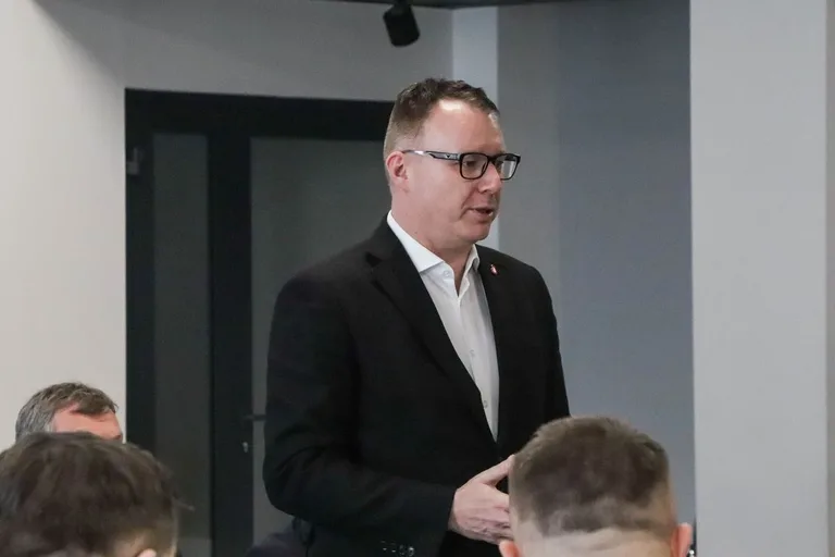 Ostrów Mazowiecka na mapie samorządowych debat. Spotkanie w ramach inicjatywy "Samorządy Naprzód" (zdjęcia)