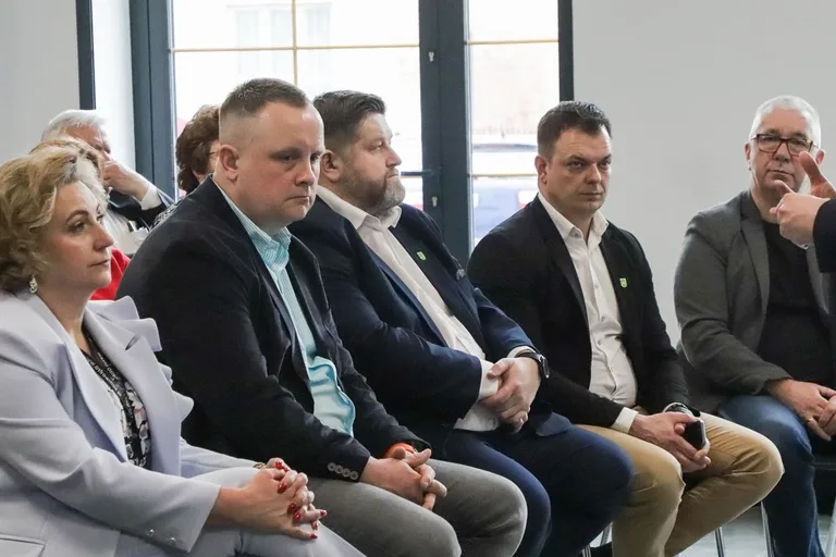 Ostrów Mazowiecka na mapie samorządowych debat. Spotkanie w ramach inicjatywy "Samorządy Naprzód" (zdjęcia)