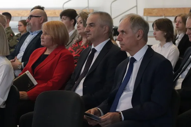 85 lat od Zbrodni Katyńskiej. Wzruszające uroczystości połączyły pokolenia w hołdzie bohaterom (zdjęcia)