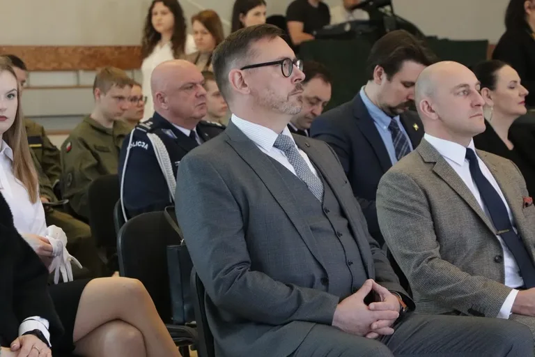 85 lat od Zbrodni Katyńskiej. Wzruszające uroczystości połączyły pokolenia w hołdzie bohaterom (zdjęcia)
