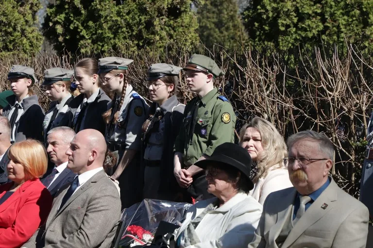 85 lat od Zbrodni Katyńskiej. Wzruszające uroczystości połączyły pokolenia w hołdzie bohaterom (zdjęcia)