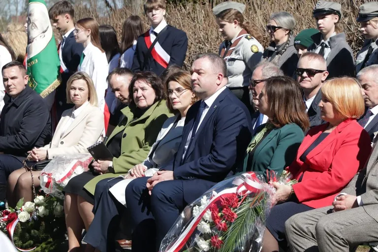 85 lat od Zbrodni Katyńskiej. Wzruszające uroczystości połączyły pokolenia w hołdzie bohaterom (zdjęcia)