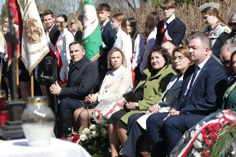 85 lat od Zbrodni Katyńskiej. Wzruszające uroczystości połączyły pokolenia w hołdzie bohaterom (zdjęcia)