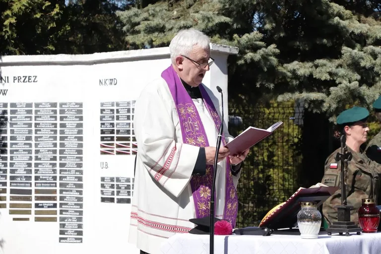 85 lat od Zbrodni Katyńskiej. Wzruszające uroczystości połączyły pokolenia w hołdzie bohaterom (zdjęcia)