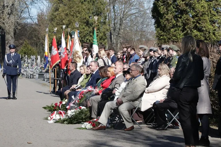 85 lat od Zbrodni Katyńskiej. Wzruszające uroczystości połączyły pokolenia w hołdzie bohaterom (zdjęcia)