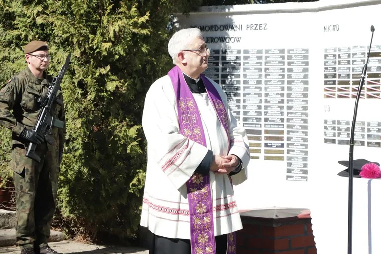 85 lat od Zbrodni Katyńskiej. Wzruszające uroczystości połączyły pokolenia w hołdzie bohaterom (zdjęcia)