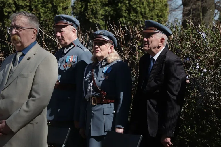 85 lat od Zbrodni Katyńskiej. Wzruszające uroczystości połączyły pokolenia w hołdzie bohaterom (zdjęcia)