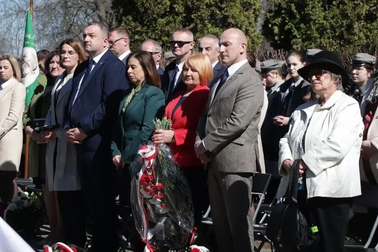 85 lat od Zbrodni Katyńskiej. Wzruszające uroczystości połączyły pokolenia w hołdzie bohaterom (zdjęcia)