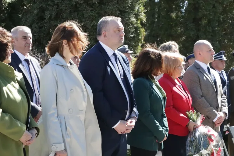 85 lat od Zbrodni Katyńskiej. Wzruszające uroczystości połączyły pokolenia w hołdzie bohaterom (zdjęcia)