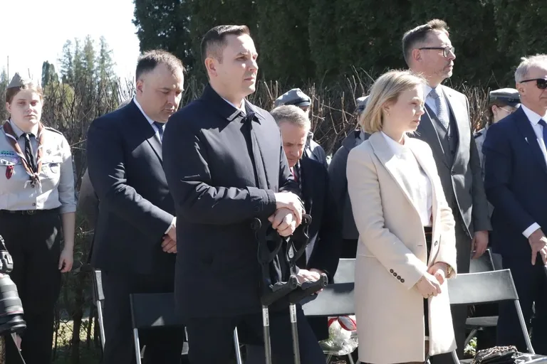 85 lat od Zbrodni Katyńskiej. Wzruszające uroczystości połączyły pokolenia w hołdzie bohaterom (zdjęcia)