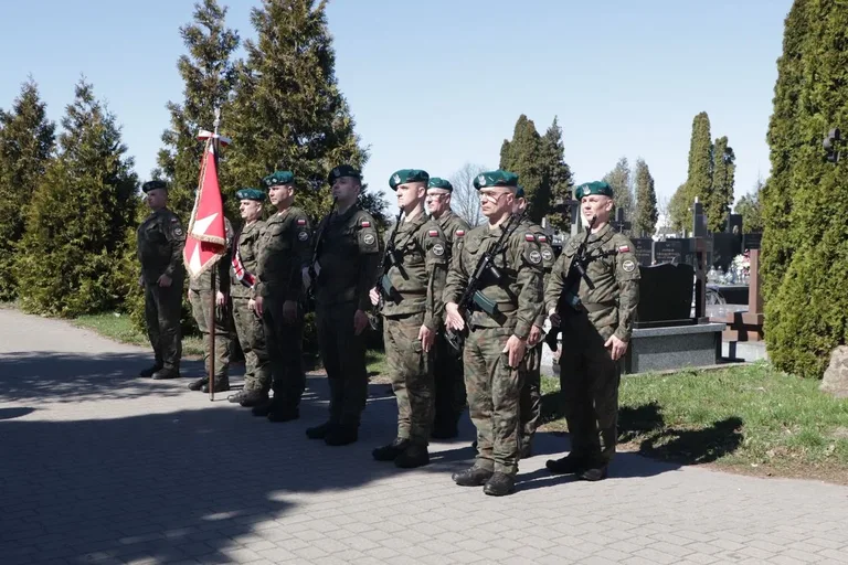 85 lat od Zbrodni Katyńskiej. Wzruszające uroczystości połączyły pokolenia w hołdzie bohaterom (zdjęcia)