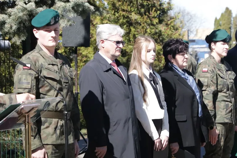 85 lat od Zbrodni Katyńskiej. Wzruszające uroczystości połączyły pokolenia w hołdzie bohaterom (zdjęcia)