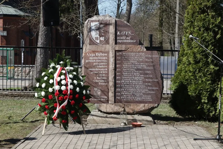 85 lat od Zbrodni Katyńskiej. Wzruszające uroczystości połączyły pokolenia w hołdzie bohaterom (zdjęcia)