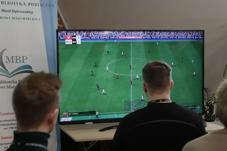 II Turniej FIFA w Miejskiej Bibliotece Publicznej. Emocje na najwyższym poziomie (zdjęcia)
