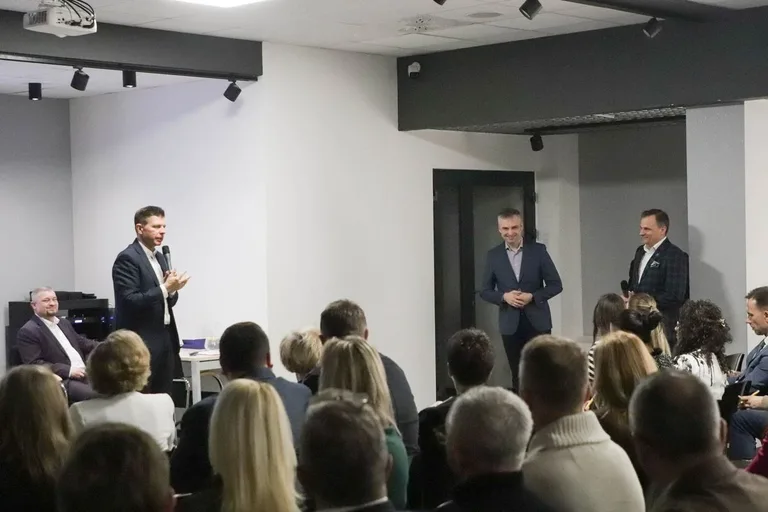 Biznesowa debata w Ostrowi Mazowieckiej. Gościem był Ryszard Petru (zdjęcia)