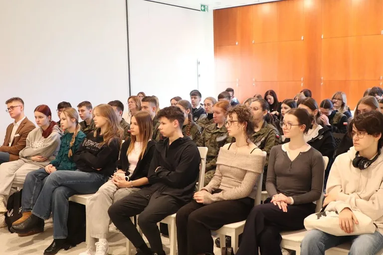 Młodzi rozmawiali o Zbrodni Katyńskiej. Spotkanie pełne refleksji (zdjęcia)