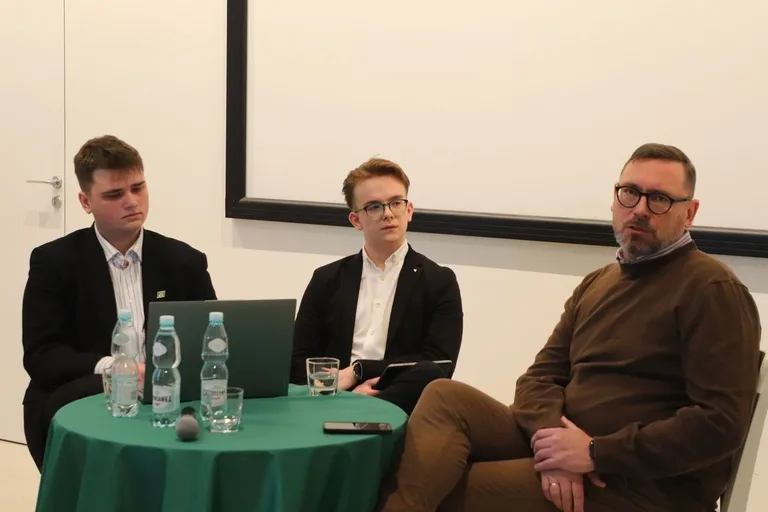 Młodzi rozmawiali o Zbrodni Katyńskiej. Spotkanie pełne refleksji (zdjęcia)
