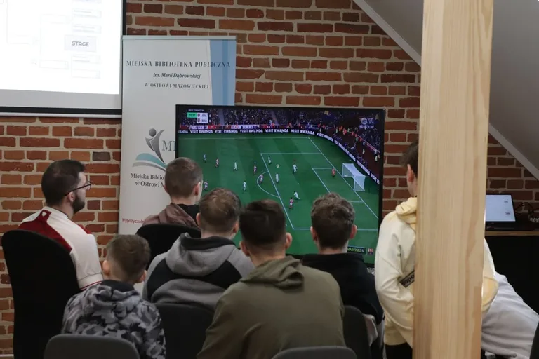 II Turniej FIFA w Miejskiej Bibliotece Publicznej. Emocje na najwyższym poziomie (zdjęcia)