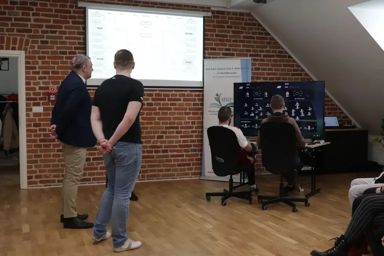 II Turniej FIFA w Miejskiej Bibliotece Publicznej. Emocje na najwyższym poziomie (zdjęcia)
