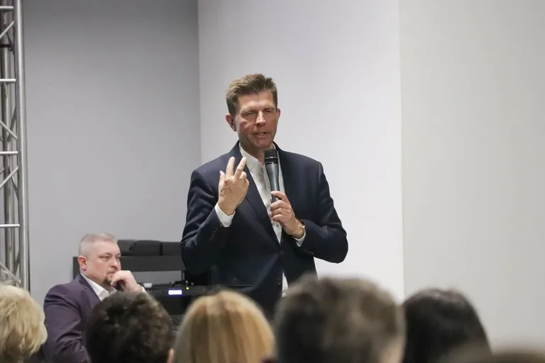 Biznesowa debata w Ostrowi Mazowieckiej. Gościem był Ryszard Petru (zdjęcia)