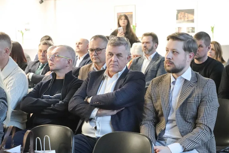 Biznesowa debata w Ostrowi Mazowieckiej. Gościem był Ryszard Petru (zdjęcia)