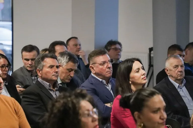 Biznesowa debata w Ostrowi Mazowieckiej. Gościem był Ryszard Petru (zdjęcia)