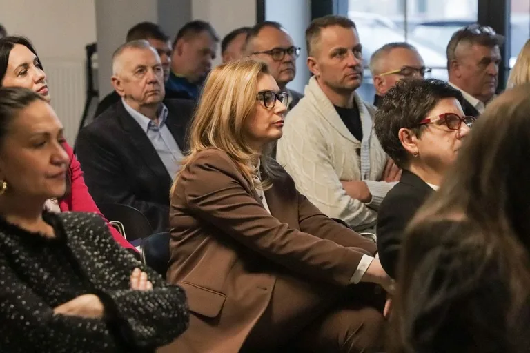 Biznesowa debata w Ostrowi Mazowieckiej. Gościem był Ryszard Petru (zdjęcia)