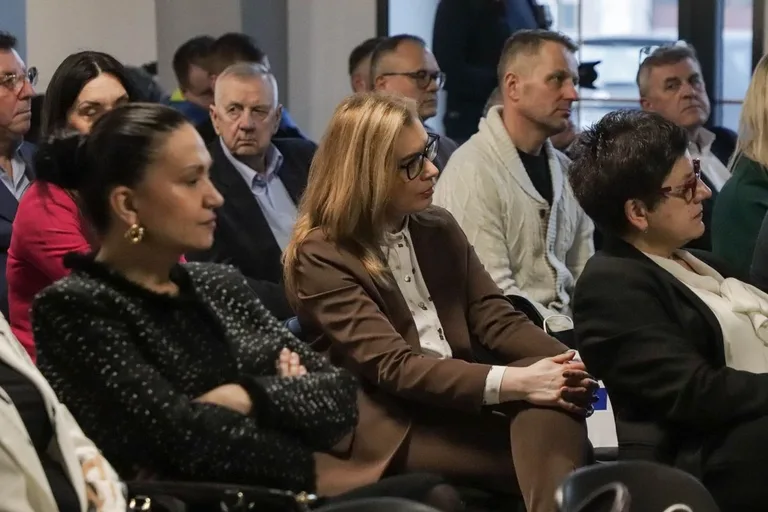 Biznesowa debata w Ostrowi Mazowieckiej. Gościem był Ryszard Petru (zdjęcia)