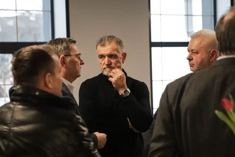 Biznesowa debata w Ostrowi Mazowieckiej. Gościem był Ryszard Petru (zdjęcia)