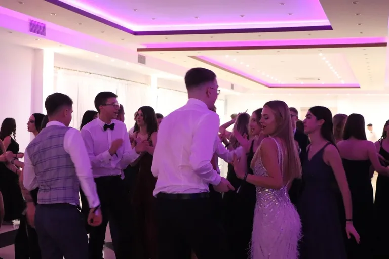 Studniówka uczniów "Koperniczka" w Tango. Niezapomniana noc maturzystów (zdjęcia, wideo)