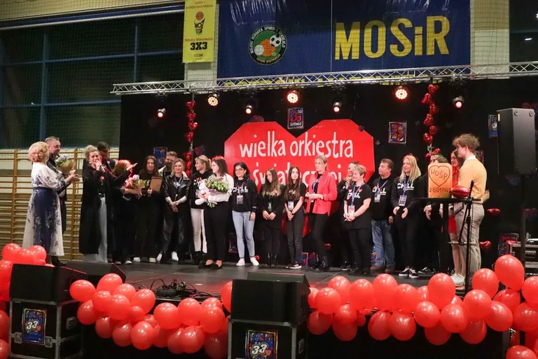 Światełko do nieba i wielkie serca mieszkańców Ostrowi Mazowieckiej. Pobiliśmy rekord! (zdjęcia, wideo)
