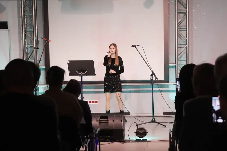 Urokliwy koncert kolęd i pastorałek w Starej Elektrowni (zdjęcia)