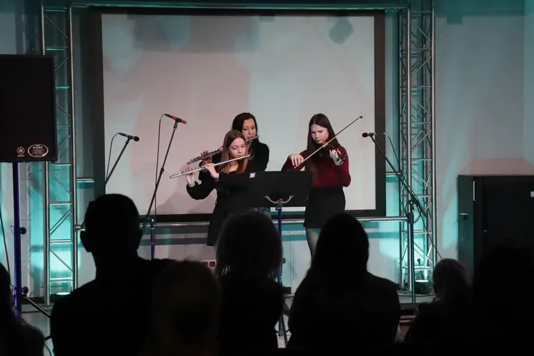 Urokliwy koncert kolęd i pastorałek w Starej Elektrowni (zdjęcia)