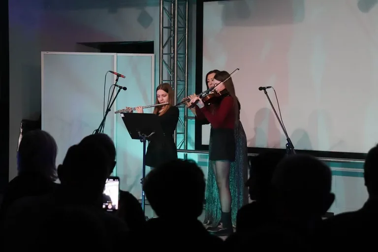 Urokliwy koncert kolęd i pastorałek w Starej Elektrowni (zdjęcia)