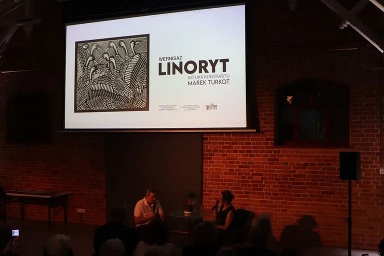 Wernisaż pełen emocji. Marek Turkot prezentuje linoryty i wspiera WOŚP (zdjęcia)