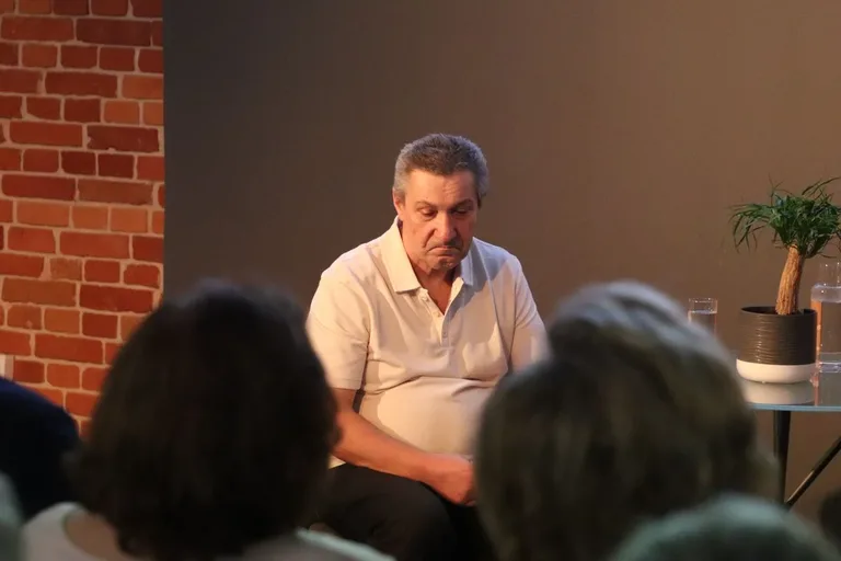 Wernisaż pełen emocji. Marek Turkot prezentuje linoryty i wspiera WOŚP (zdjęcia)