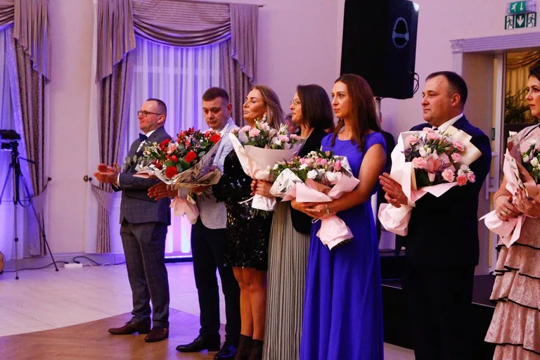 Ostatni bal przed maturą. Studniówka uczniów "Ekonomika" (zdjęcia, wideo)