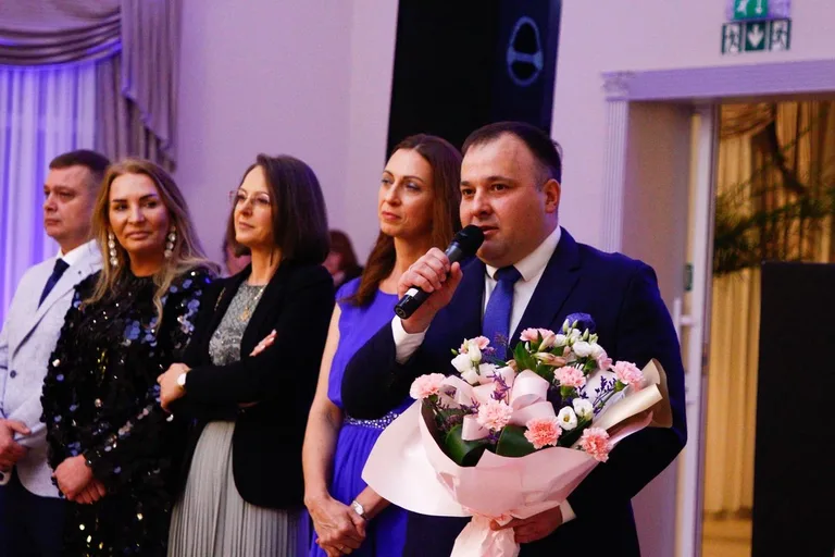 Ostatni bal przed maturą. Studniówka uczniów "Ekonomika" (zdjęcia, wideo)