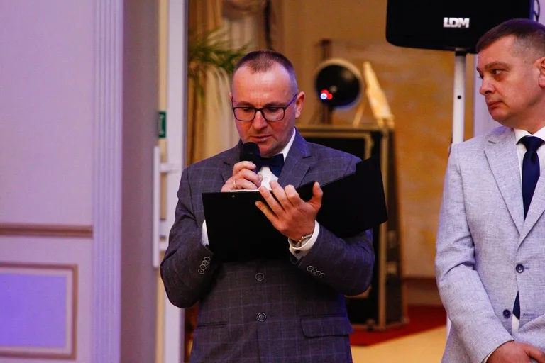Ostatni bal przed maturą. Studniówka uczniów "Ekonomika" (zdjęcia, wideo)